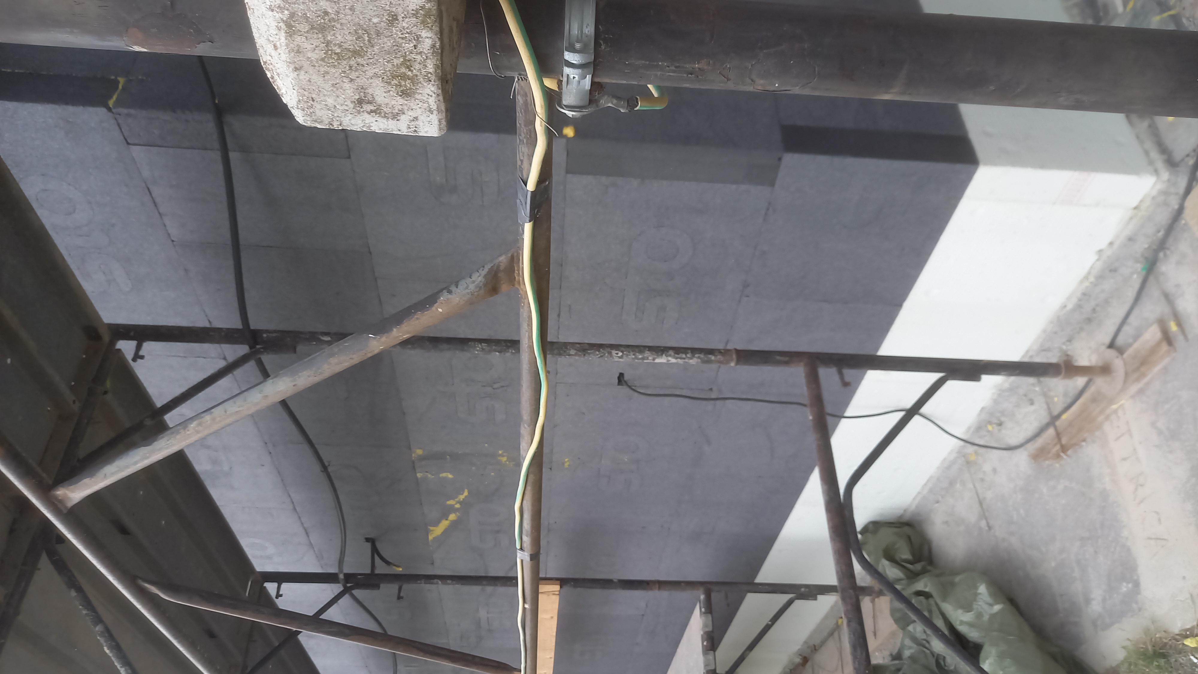 Pannelli isolanti per cappotto esterno in cantiere
