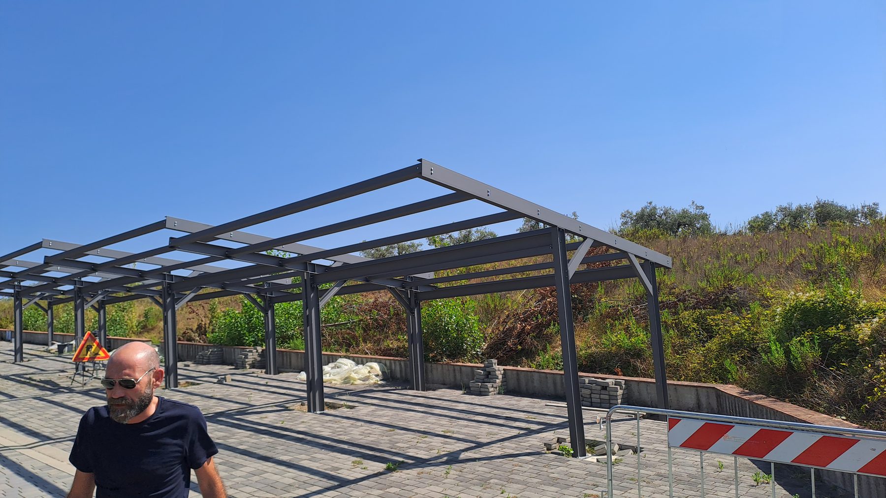 Struttura metallica per pensilina fotovoltaica