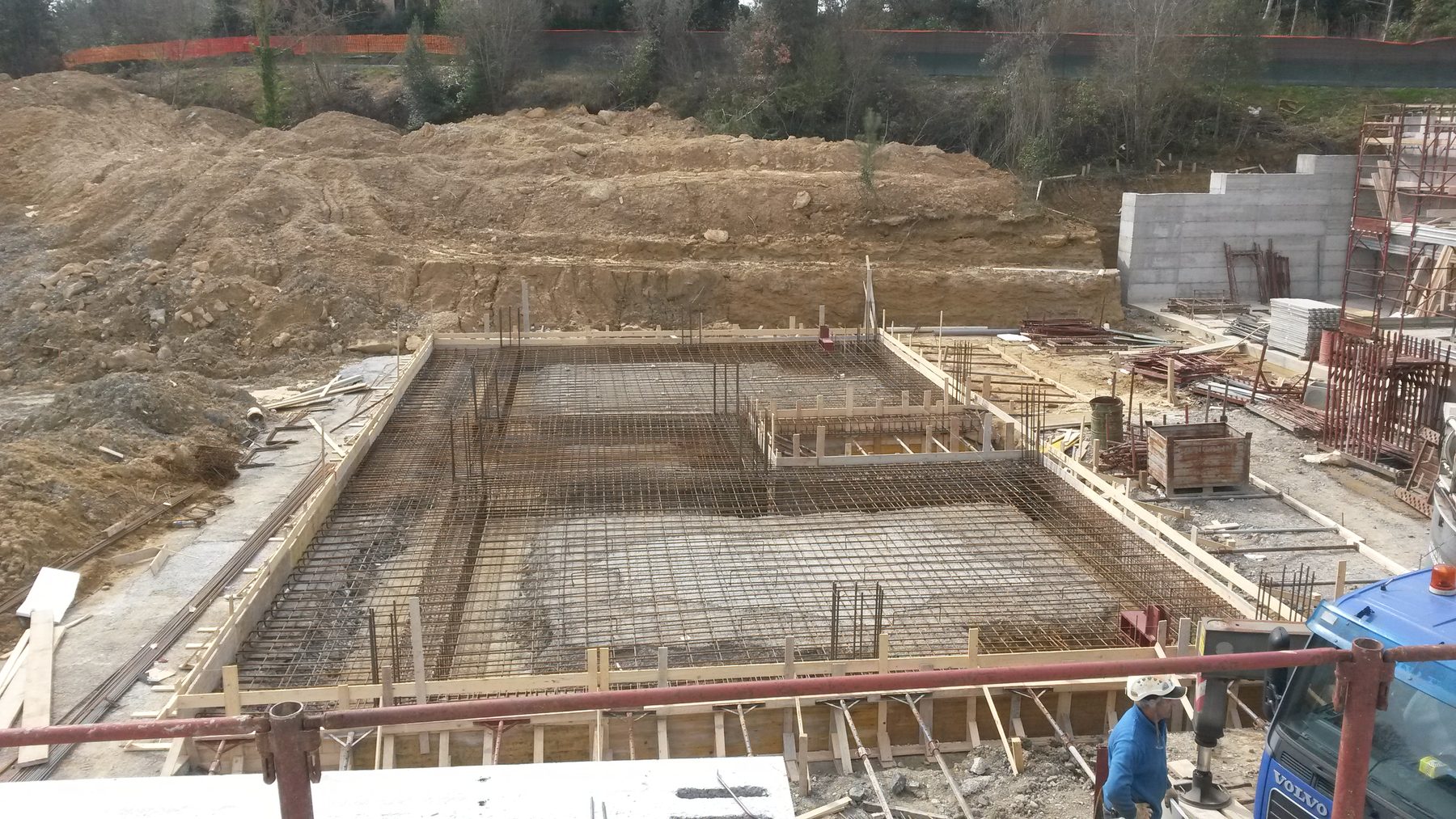 Platea armata all'interno dello scavo