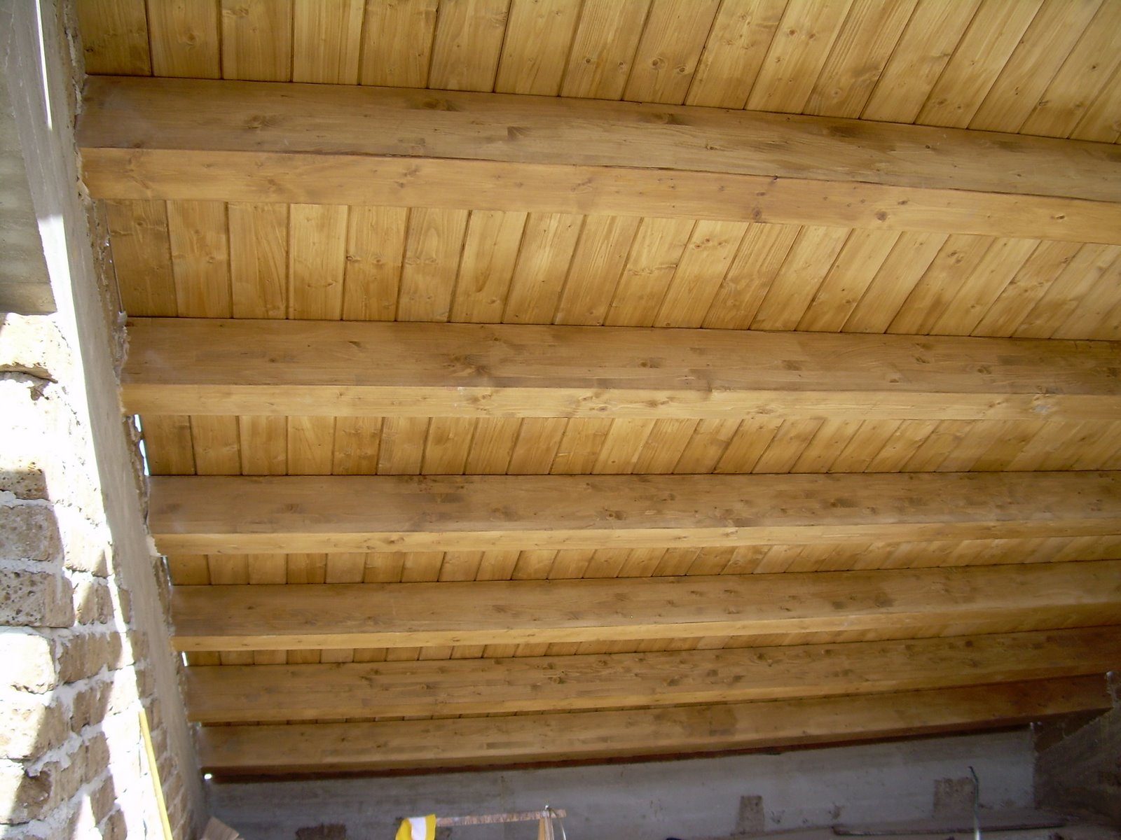 Copertura in legno con travi lamellari