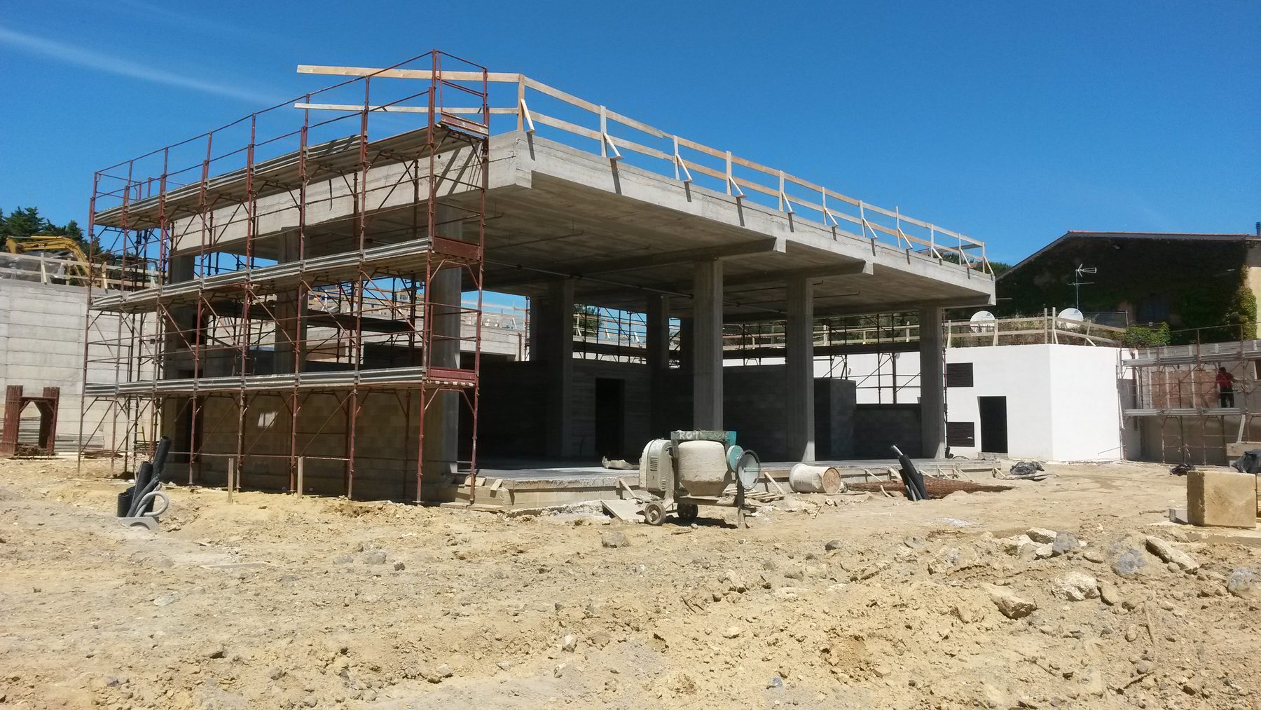 Struttura in calcestruzzo armato in costruzione