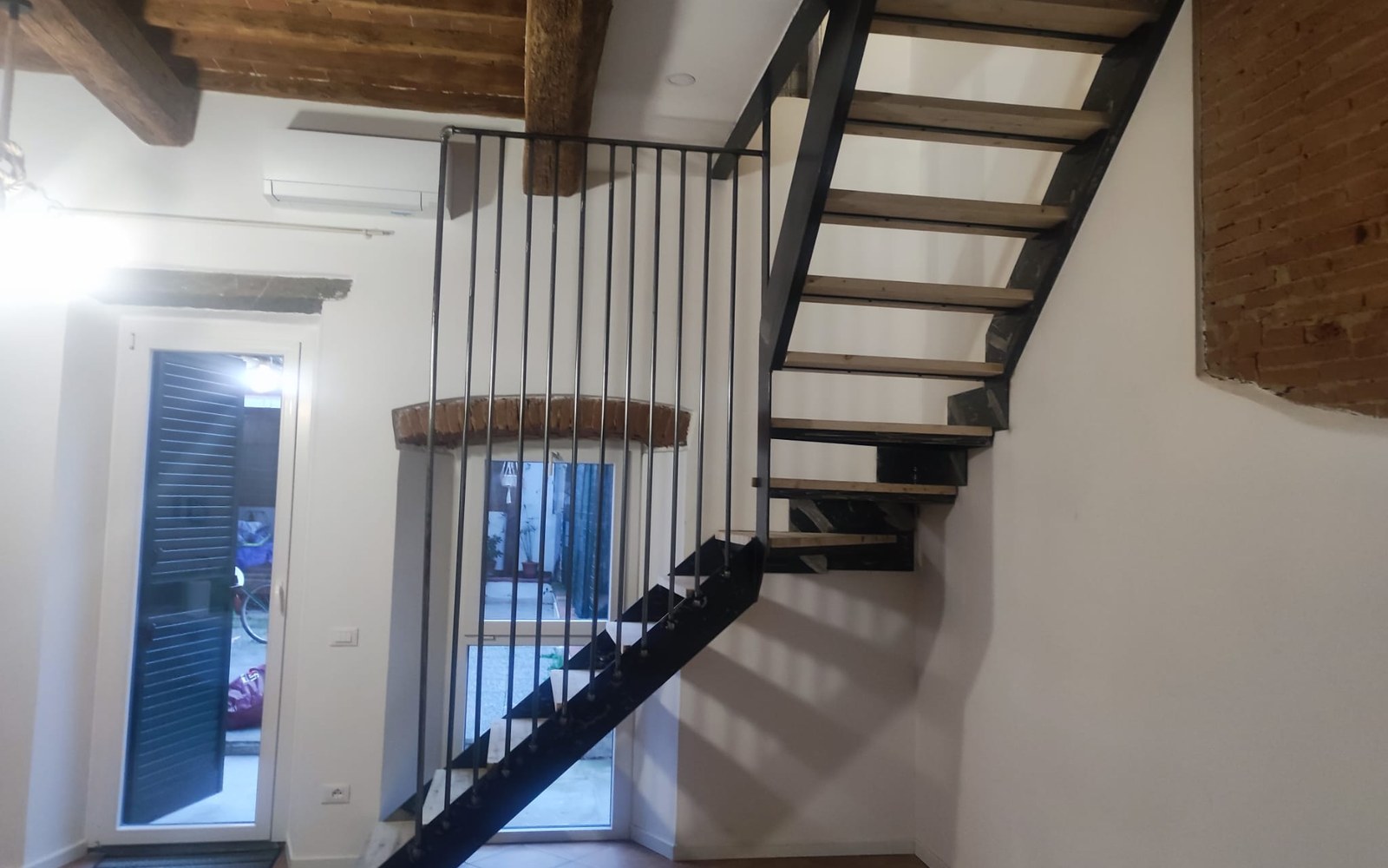 Scala interna con carpenteria metallica