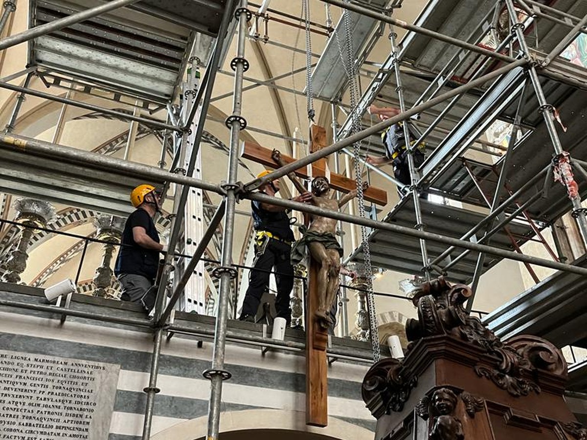 Ponteggio interno e lavorazioni presso Santa Maria Novella