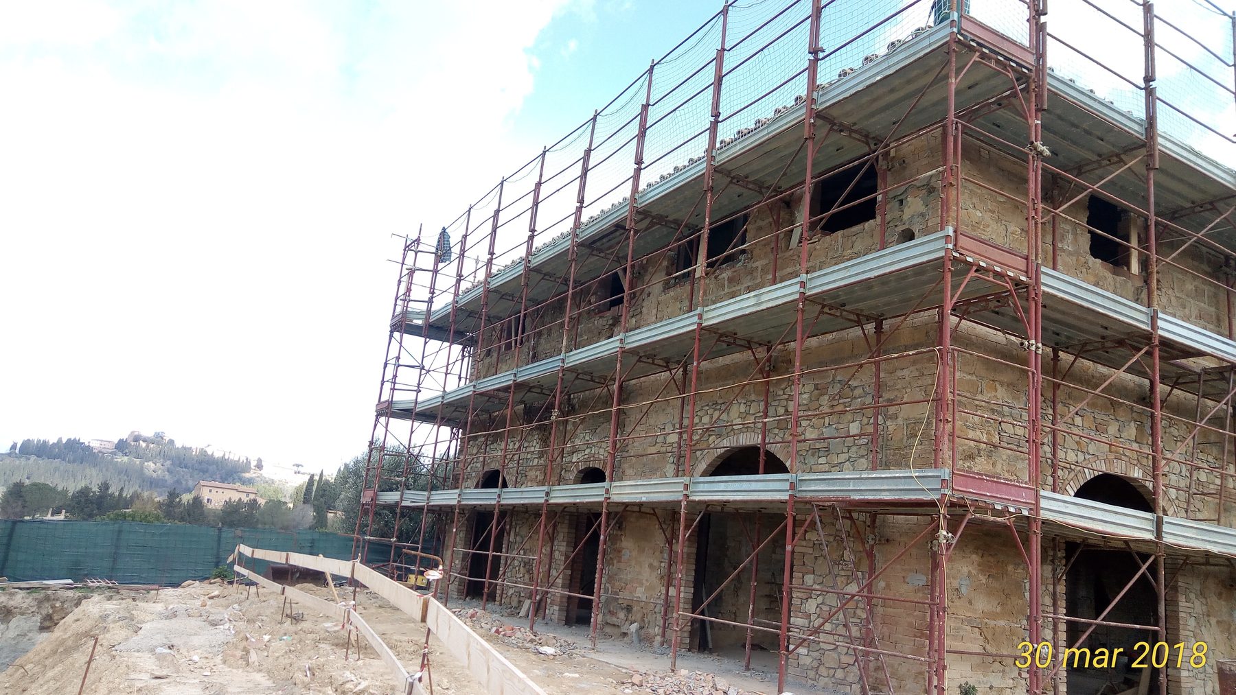 Ponteggio su edificio storico in muratura